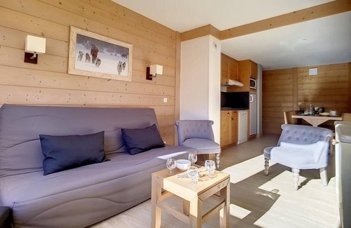 Les Bruyeres Apartment | Ski-in/ski-out & foot of the slopes, 1st floor, parking, tv, ski locker, 62m², Les Menuires
