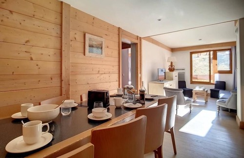 Les Bruyeres Apartment | Ski-in/ski-out & foot of the slopes, 1st floor, parking, tv, ski locker, 62m², Les Menuires