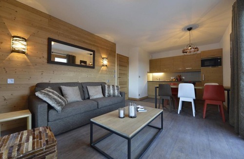 Les Menuires Apartment | Ski-in/ski-out & foot of the slopes, fitness, swimming pool, terrace, balcony, tv, ski locker