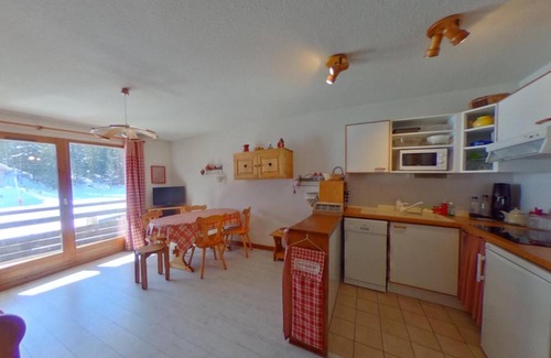 La Perriere Apartment | Ski-in/ski-out & foot of the slopes, 2nd floor, balcony, tv, ski locker, 51m², La Tania