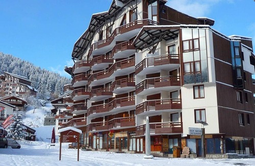 La Perriere Apartment | Ski-in/ski-out & foot of the slopes, 2nd floor, balcony, tv, ski locker, 51m², La Tania