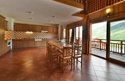 Montgenevre Apartment | Ski-in/ski-out & foot of the slopes, fitness, swimming pool, sauna, hammam, terrace, balcony, tv