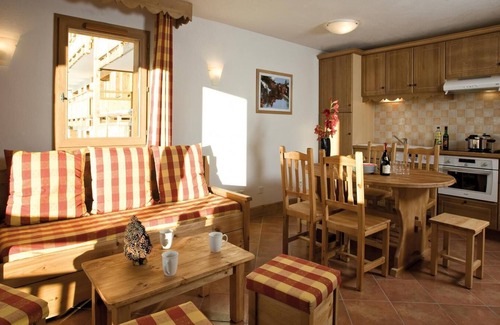Montgenevre Apartment | Ski-in/ski-out & foot of the slopes, fitness, swimming pool, sauna, hammam, terrace, balcony, tv