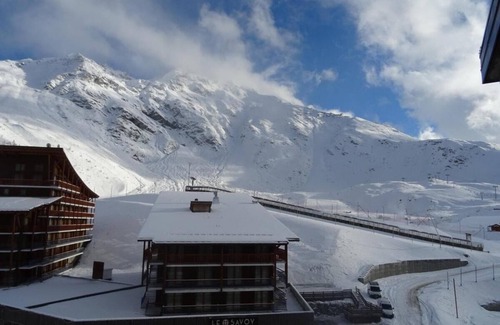 Arc-2000 Apartment | Ski-in/ski-out & foot of the slopes, 4th floor, view ski slopes, balcony, tv, 22m², Les Arcs
