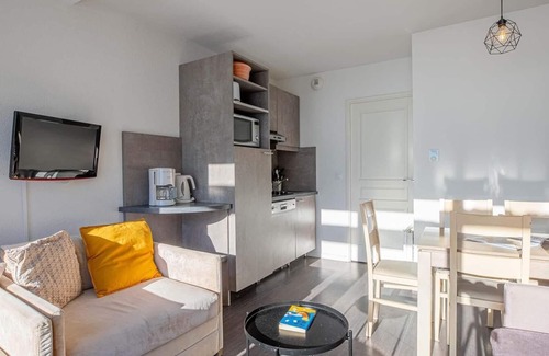 Flaine Apartment | Ski-in/ski-out & foot of the slopes, fitness, swimming pool, sauna, balcony, tv, ski locker, 42-44m²