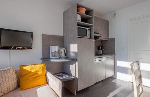 Flaine Apartment | Ski-in/ski-out & foot of the slopes, fitness, swimming pool, sauna, balcony, tv, ski locker, 42-44m²