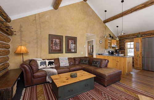 Big Sky Cabin | Ski-in/Ski-out from the Door! Beautiful Cowboy Heaven Cabin w/Hot Tub & Views
