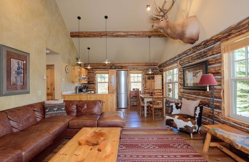 Big Sky Cabin | Ski-in/Ski-out from the Door! Beautiful Cowboy Heaven Cabin w/Hot Tub & Views