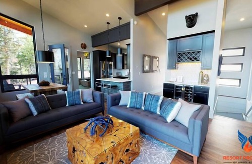 Angel Fire House | Ski-in/Ski-out | Modern Luxury | Hot Tub | Views | Blue Aspen 1