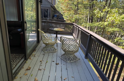 Tannersville Condo | Ski In/Ski Out Mountain Condo