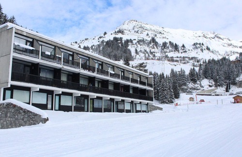 Flaine Apartment | Ski-in/Ski-out Studio for 4 with Terrace, Stunning Views, Close to Shops