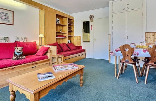 Tignes le Lac Apartment | Ski-in/ski-out studio for 4, near shops and south-facing balcony in Tignes