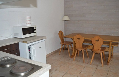 Les Angles Apartment | Ski-In/Ski-Out T3 Apartment with Balcony, Sleeps 6, Parking Included