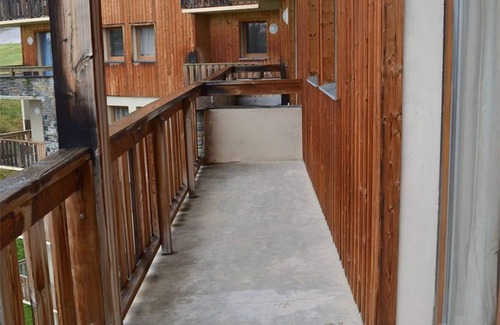 Les Angles Apartment | Ski-In/Ski-Out T3 Apartment with Balcony, Sleeps 6, Parking Included