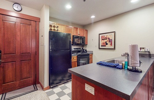 Copper Mountain Village Condo | Ski-in/ski-out chalet in Village center w/shared hot tub/sauna/fitness center