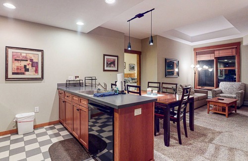 Copper Mountain Village Condo | Ski-in/ski-out chalet in Village center w/shared hot tub/sauna/fitness center