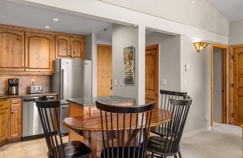 Snowmass Village Condo | Ski-In/Ski-Out Snowmass Retreat! Steps to Lifts & Base Village, Fireplace, Hot Tub, Balcony View!