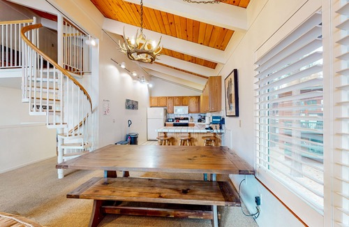 South Lake Tahoe House | Ski-in/ski-out mountain view home with hot tub - hiking & activities nearby