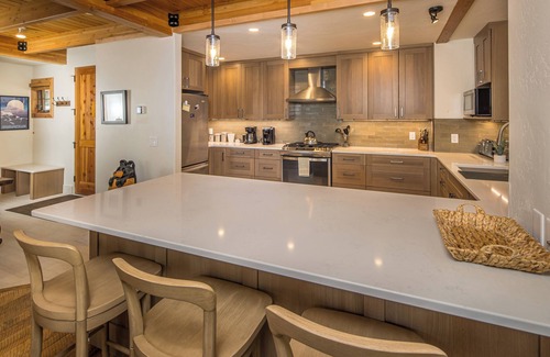 Big Sky House | Ski-in/Ski-out w/private hot tub in Moonlight Basin - Cowboy Heaven - Powder River Chalet