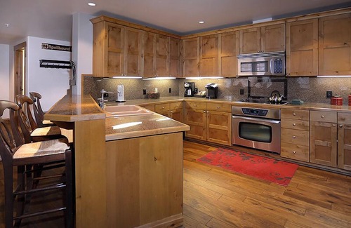 Crested Butte Condo | Ski In/Ski Out WestWall Lodge Luxury Mountain Accommodation A302