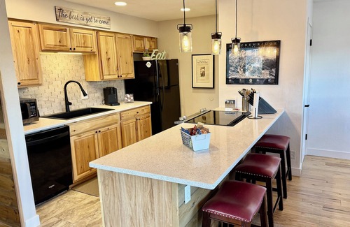 Historic District Condo | Ski-in.Top Floor Condo with amazing Views.Walk to Town/Lifts.Hot Tubs