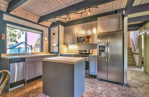 Highland Woods House | Ski Lease nDates & PricesnNov1 April 30 3700 month nNov14 April14 4000 month n