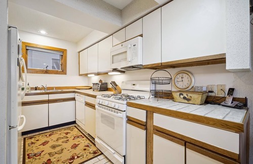Central Vermont- Killington Condo | Ski on/ski off, conveniently located with beautiful views, Sunrise B3
