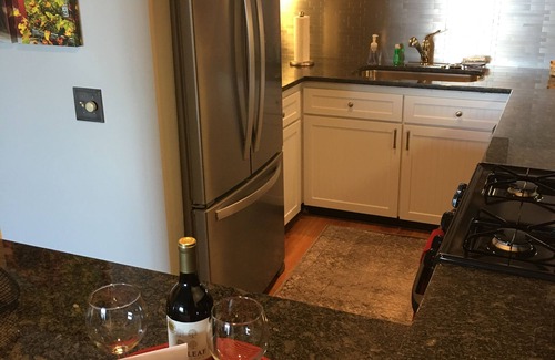 Central Vermont- Killington Condo | ⭐️Ski On-Ski Off Cozy Mountain Condo w/Real Wood Fire Place- King Bed 2-Bed/Bath