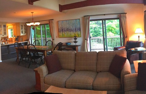 Ludlow House | Ski on/Ski off. Right on Sachem Trail. Okemo Trailside. 4bed/2bath. Sleeps 8.