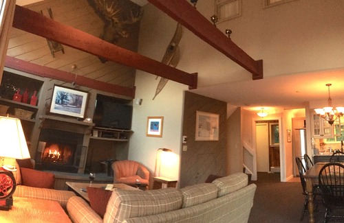 Ludlow House | Ski on/Ski off. Right on Sachem Trail. Okemo Trailside. 4bed/2bath. Sleeps 8.