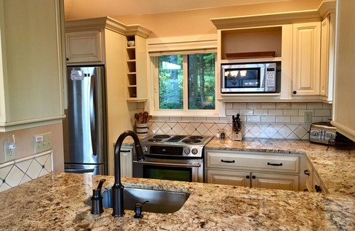 Ludlow House | Ski on/Ski off. Right on Sachem Trail. Okemo Trailside. 4bed/2bath. Sleeps 8.