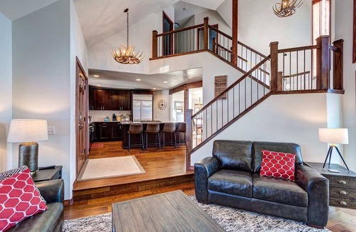Breckenridge House | Ski Pole Lodge - Log home that Sleeps 14!
