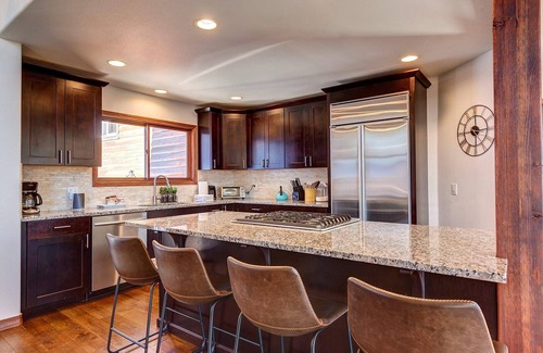 Breckenridge House | Ski Pole Lodge - Log home that Sleeps 14!
