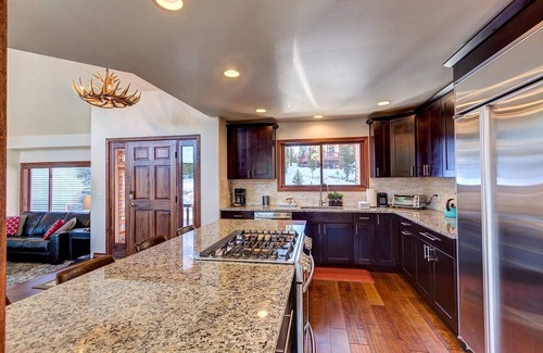 Breckenridge House | Ski Pole Lodge - Log home that Sleeps 14!