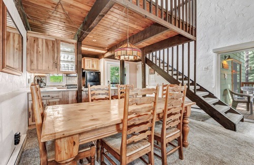 Steamboat Springs Condo | Ski Ranch Loft - Short Walk to Slopes, 2 King Bedrooms + Loft, Hot Tub