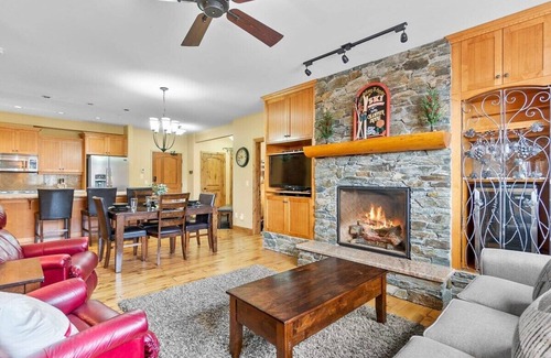 Big White Ski Resort Apartment | Ski Ya Later! | Private Hot Tub & Ski In/Ski Out