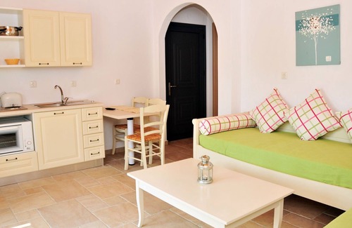 Kolios Apartment | Skiathos beachfront apartment ideal for families and couples