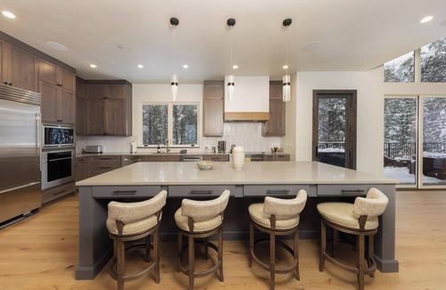 Copper Mountain House | Skibakken Chalet: Ski-in/out, Panoramic Deck Views, Hot Tub, Spa w/Sauna