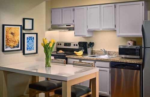 Middleburg Heights Hotel | Skiing at Boston Mills! 4 Pet-friendly Units W/Kitchens, FREE Parking