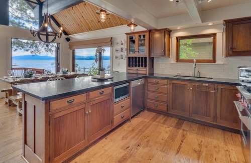Brockway House | Skippin' Stones - Lakefront - TLUXP
