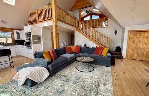 Fairplay Cabin | Sky Acres - Luxe Lodge + Hot Tub + 2 Fireplaces on 50 Private Acres