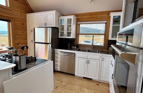 Fairplay Cabin | Sky Acres - Luxe Lodge + Hot Tub + 2 Fireplaces on 50 Private Acres