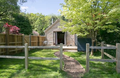 Wareham Apartment | Sky Cabin. Cosy Forest Log Cabin 3 night minimum