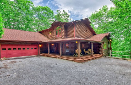 Maggie Valley Cabin | Sky Cabin: Luxury, Gated, Sparkling Clean, featured on HGTV's "Log Cabin Living"
