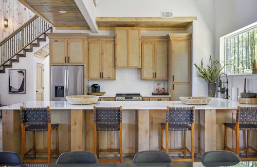 Broken Bow Cabin | Sky Dive – HEATED SWIMMING POOL, Hot Tub, Pool Table, Mountain Views
