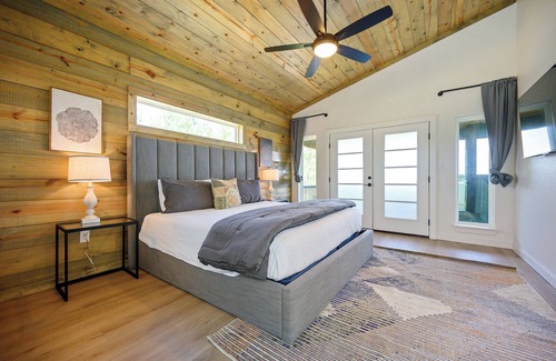 Broken Bow Cabin | Sky Dive – HEATED SWIMMING POOL, Hot Tub, Pool Table, Mountain Views