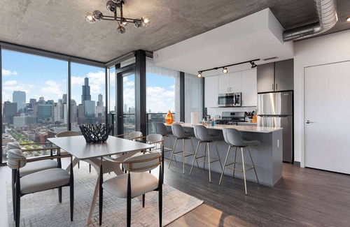 Near West Side Apartment | Sky-High 2BR w/Gym & City Views