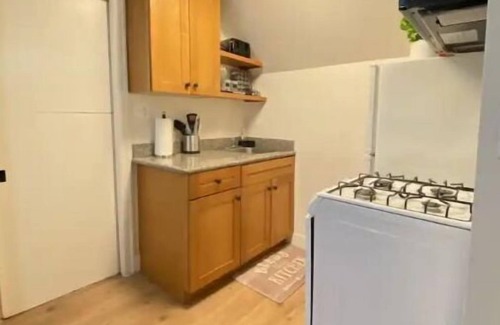 Homestead Apartment | Sky in Portland Studio-Apartment across from OHSU