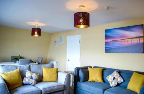 Deal Apartment | Sky Lounge - Beachfront top floor apartment with stunning veiws