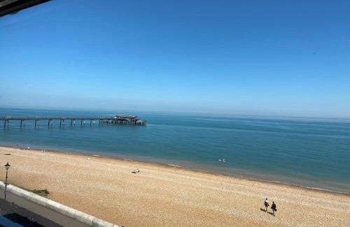 Deal Apartment | Sky Lounge - Beachfront top floor apartment with stunning veiws